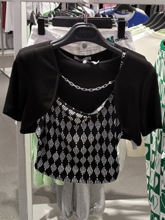 服裝商場實(shí)拍圖庫_全球服裝零售批發(fā)市場實(shí)拍_服裝展會(huì)實(shí)拍