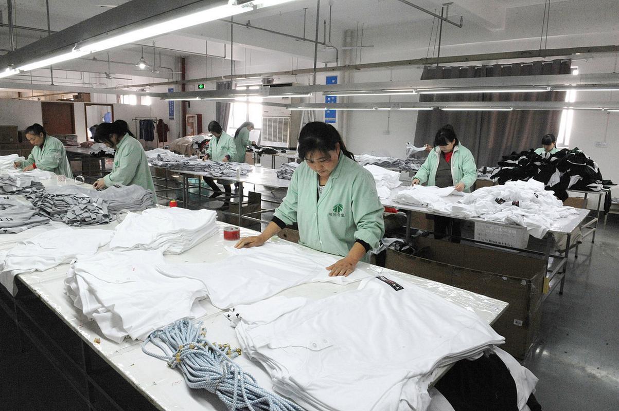 杭州某服裝廠員工離職被扣工資,認為老板是故意刁難他,為了報復老板